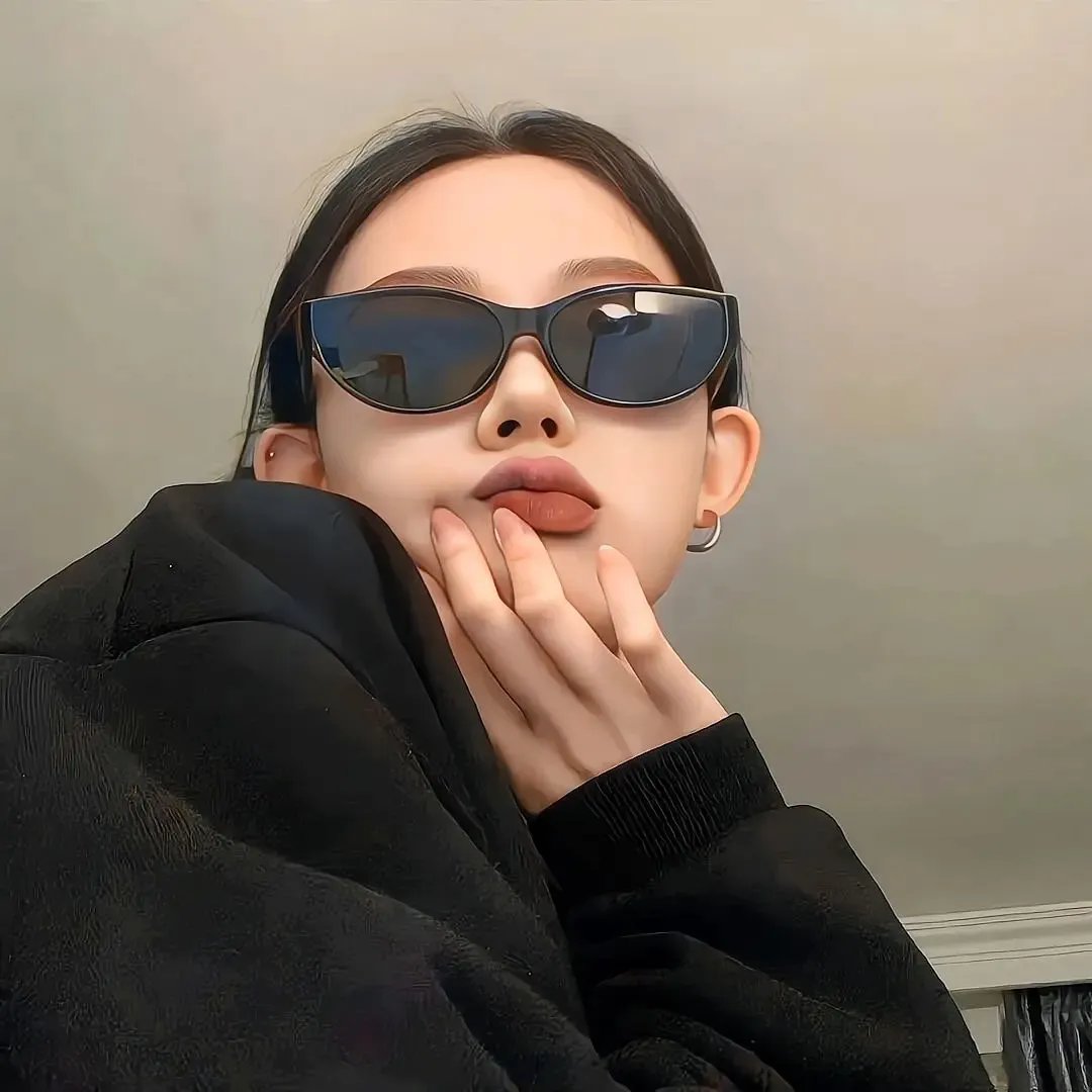 小鬼头上的女人 在线观看